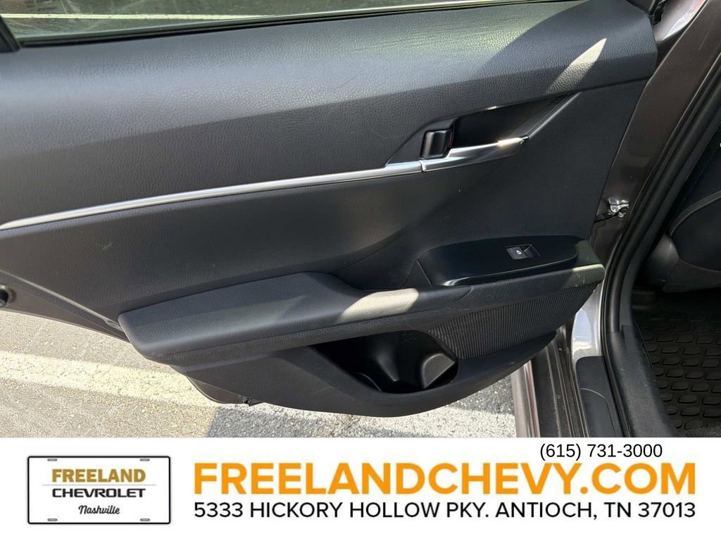 Used 2020 Toyota Camry SE image 16