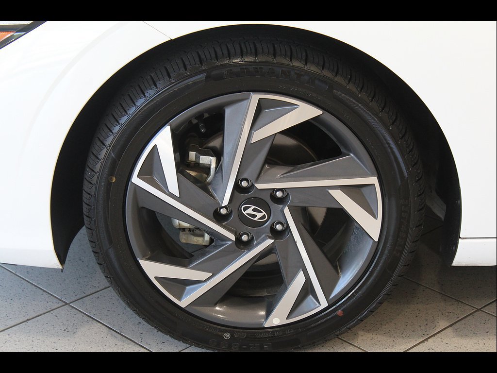 Used 2025 Hyundai Elantra SEL FWD image 9