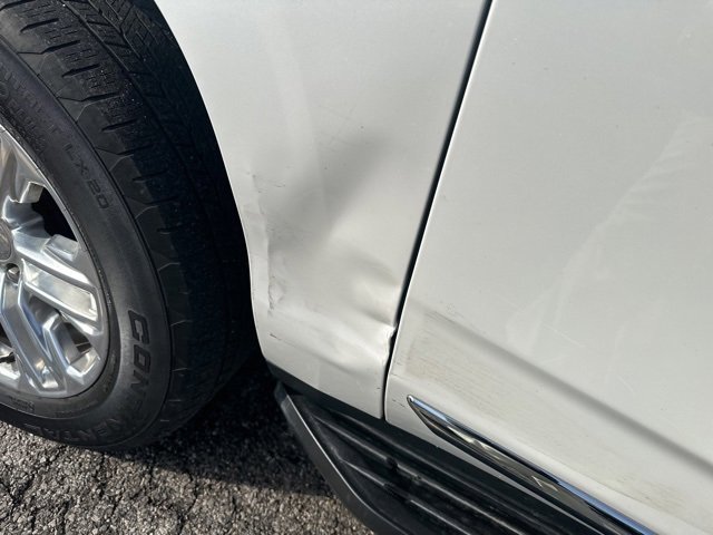 Used 2021 GMC Yukon XL SLT w/ SLT Premium Package image 5