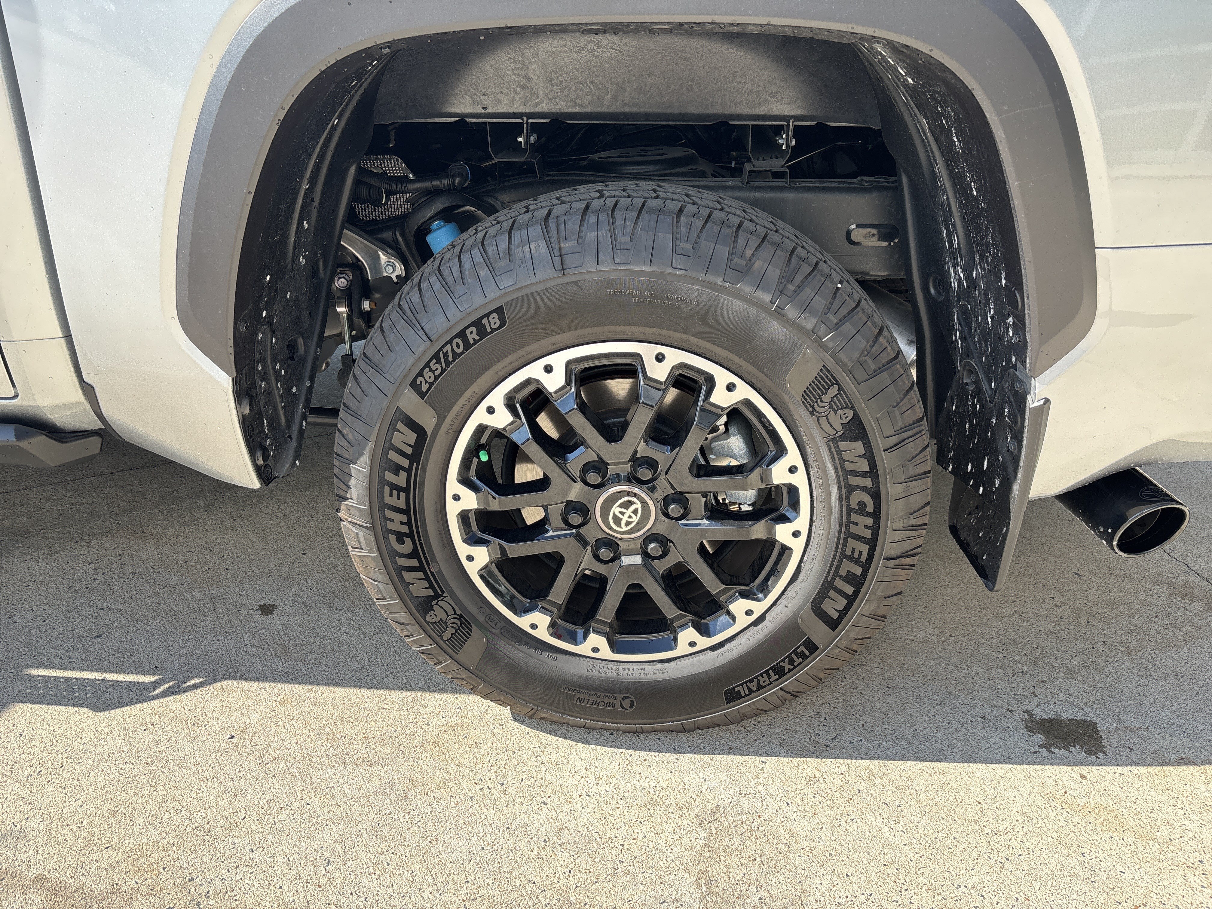Used 2026 Toyota Tundra SR5 w/ TRD Off-Road Package AWD/4WD image 32