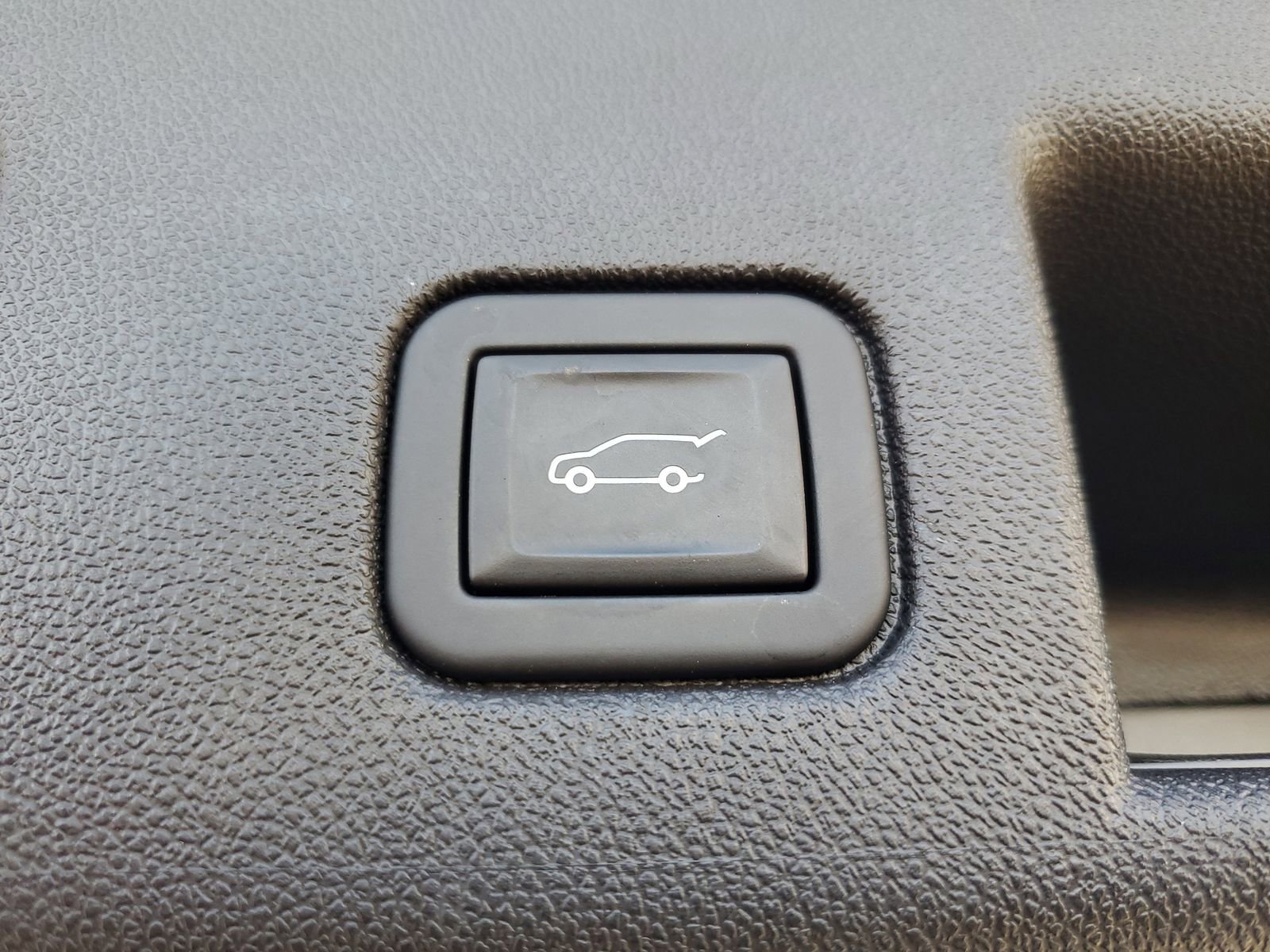 Used 2024 Chevrolet Equinox LT FWD image 9