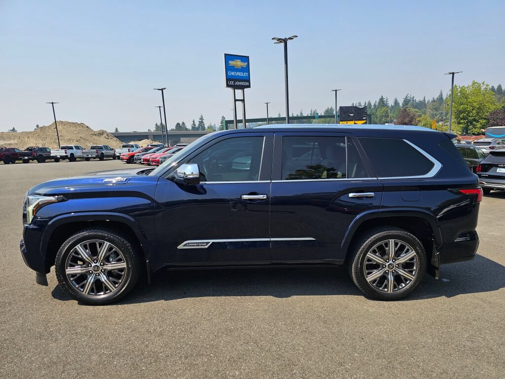 Used 2023 Toyota Sequoia Platinum AWD/4WD image 8