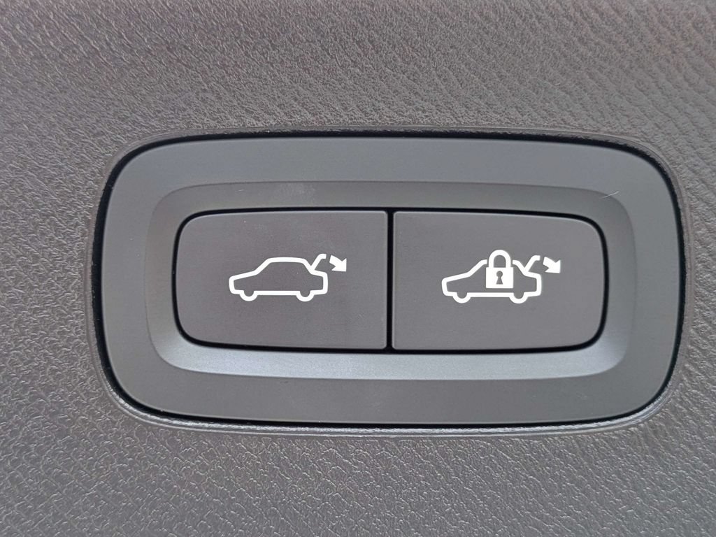 Certified 2026 Volvo XC90 B6 Ultra w/ Protection Package AWD/4WD image 13