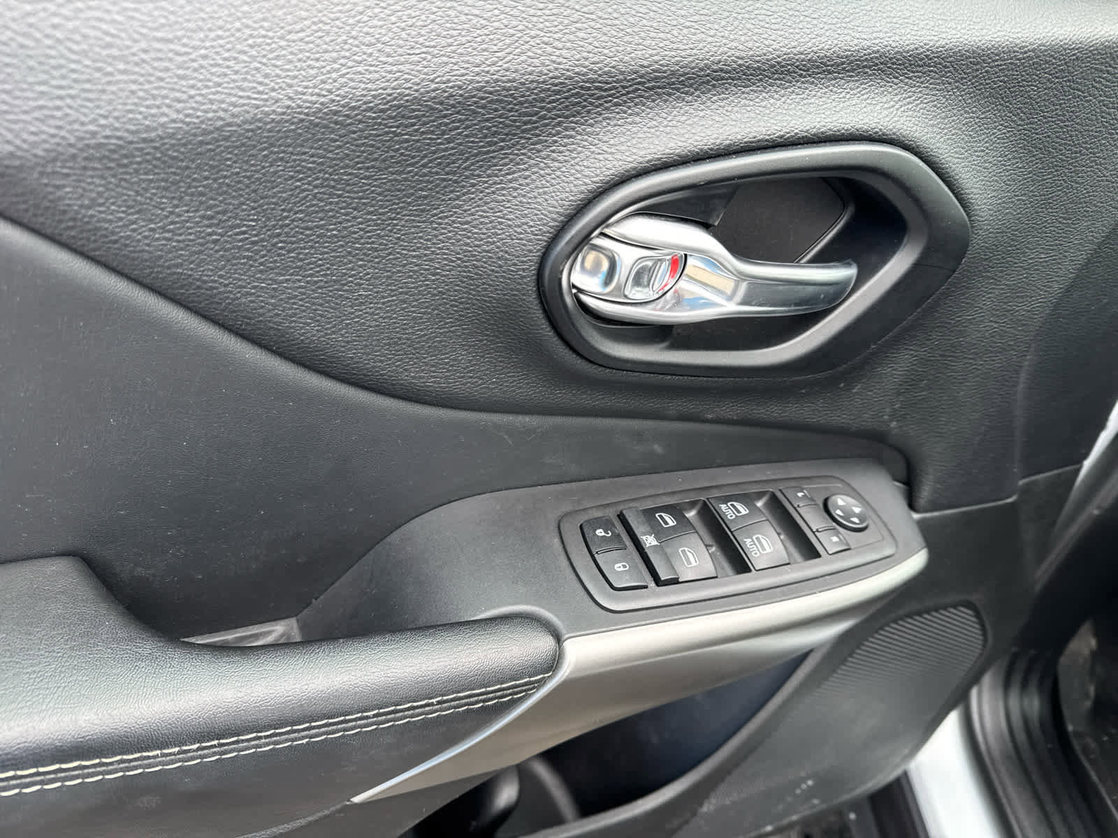 Used 2021 Jeep Cherokee Latitude Lux 80th Anniv w/ Quick Order Package 26U 80TH image 16