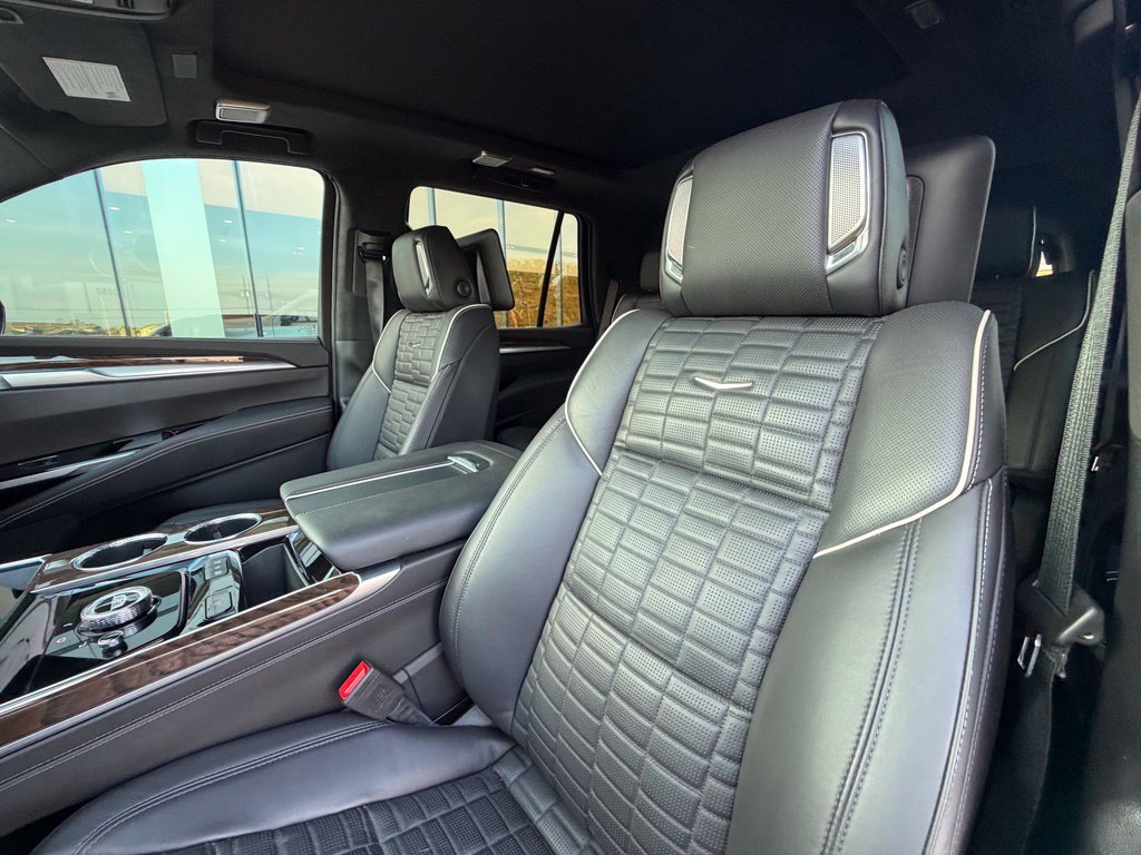Used 2025 Cadillac Escalade Sport Platinum w/ LPO, ONYX Package AWD/4WD image 14