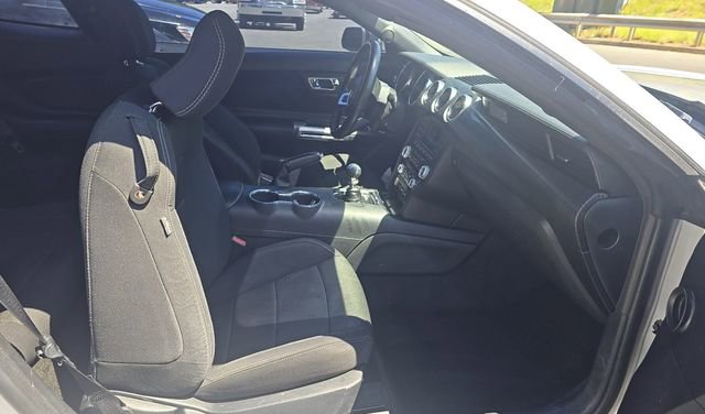 Used 2017 Ford Mustang Coupe RWD image 9