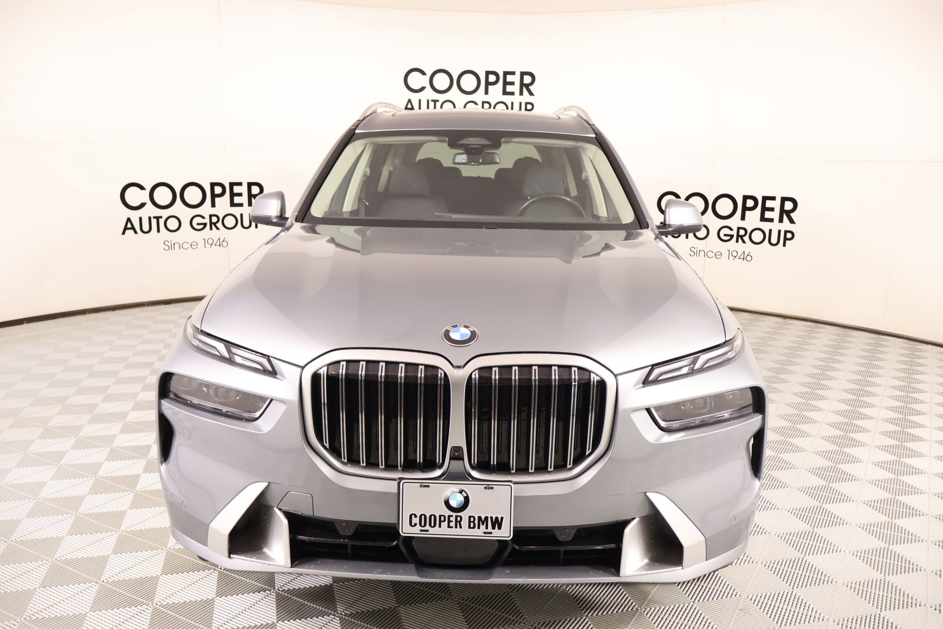 Used 2023 BMW X7 xDrive40i w/ Premium Package AWD/4WD image 9