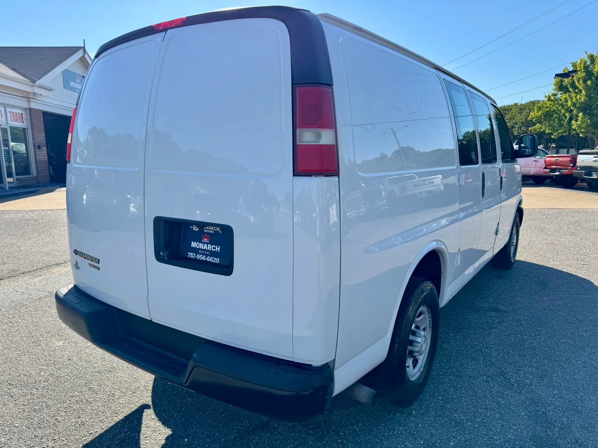Used 2015 Chevrolet Express 2500 RWD image 5