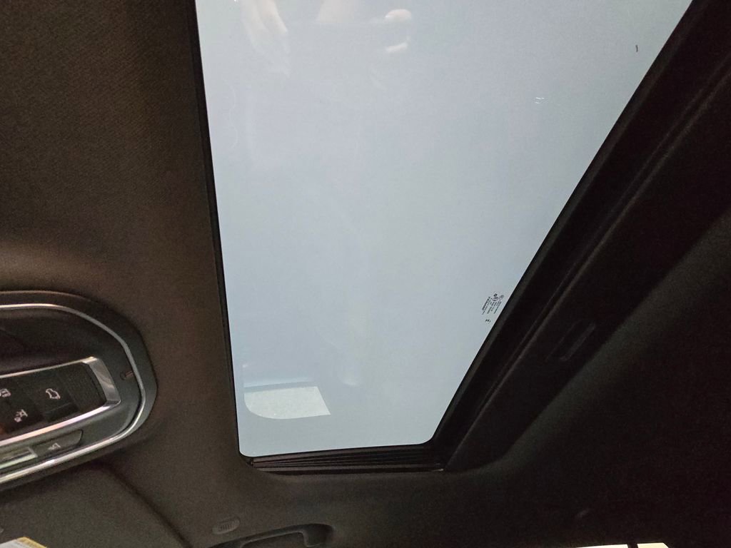 Used 2025 Jeep Grand Cherokee Altitude image 28