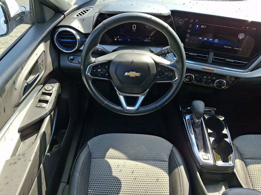 Certified 2024 Chevrolet Trax LT w/ Driver Confidence Package FWD image 11