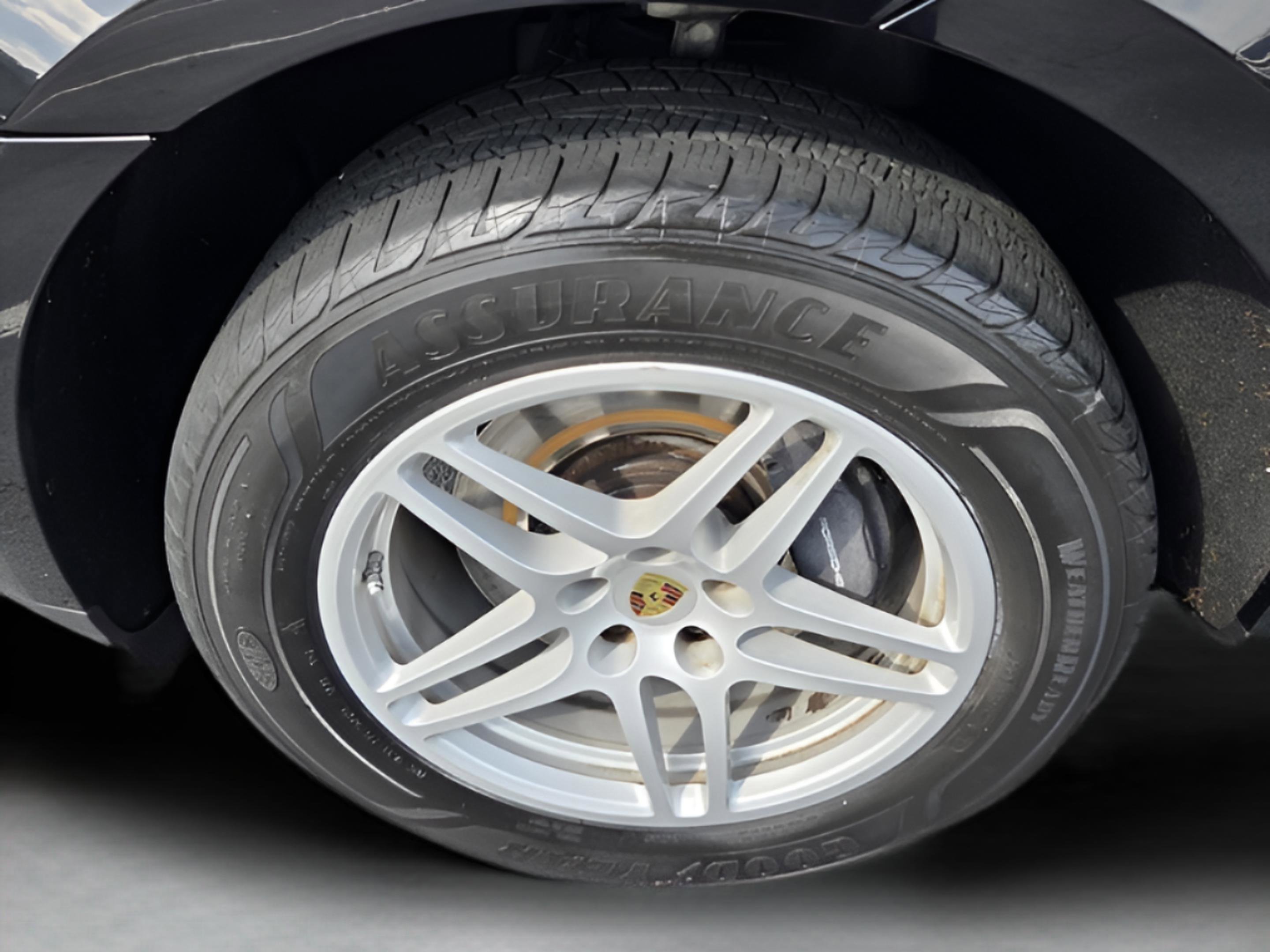 Used 2018 Porsche Macan Base image 9