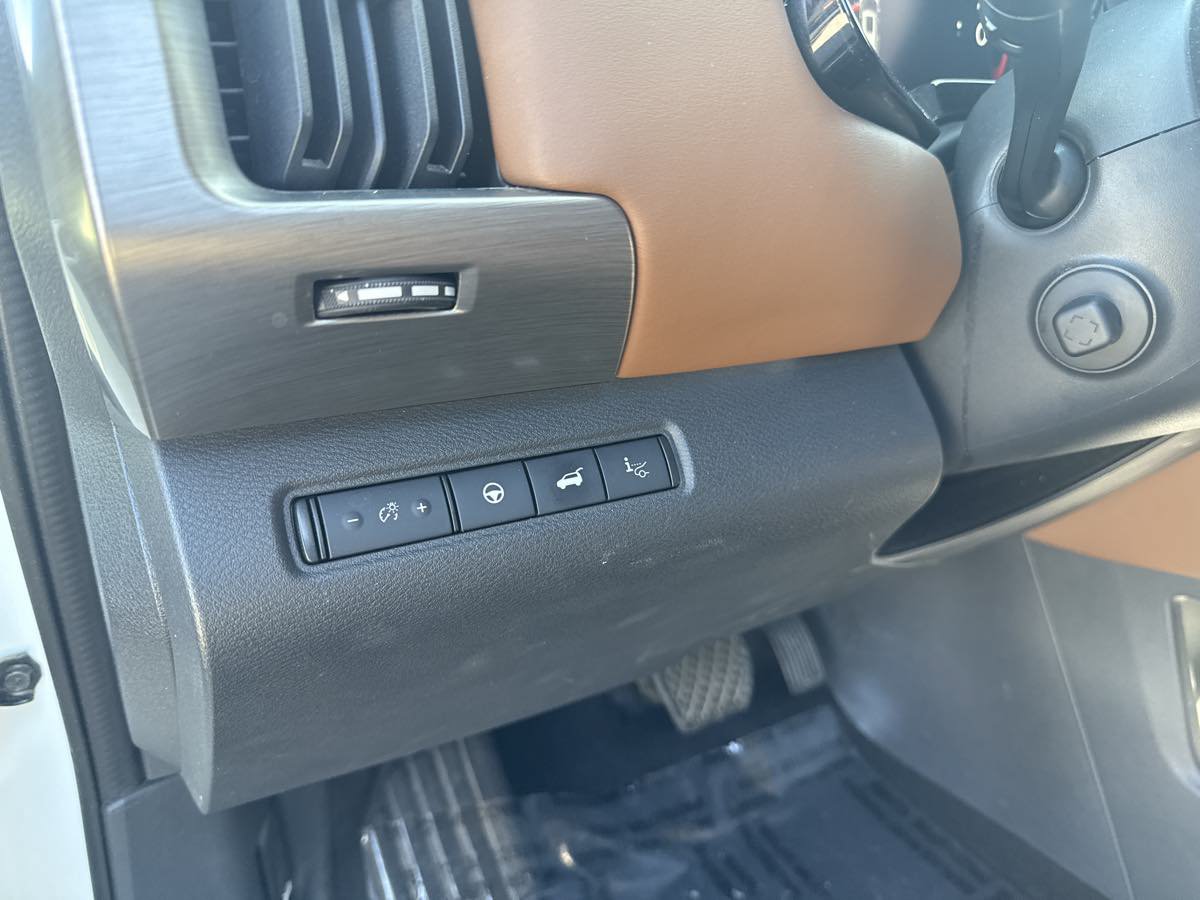 Used 2022 Nissan Pathfinder Platinum w/ Lighting Package (N93) AWD/4WD image 13