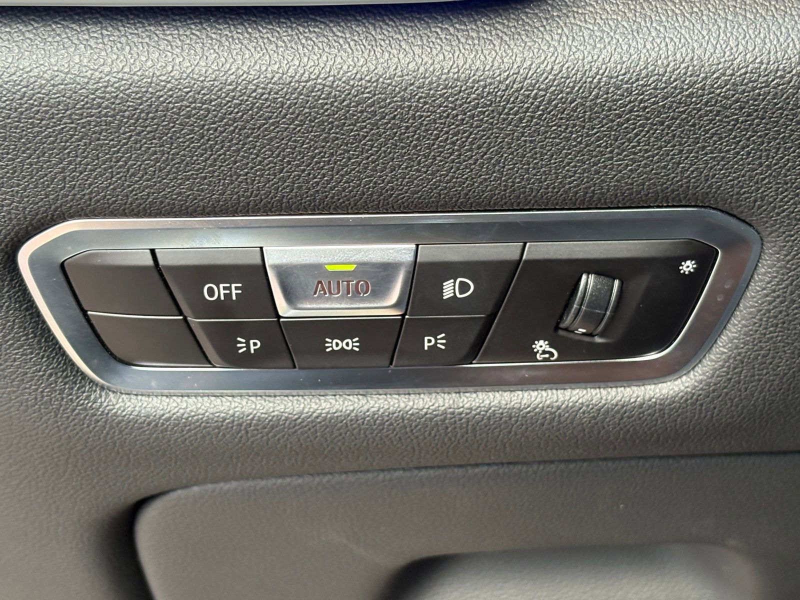 Used 2023 BMW X5 M50i w/ Parking Assistance Package image 22