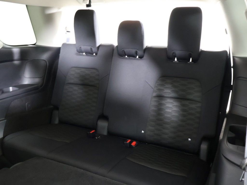 Used 2024 Nissan Pathfinder S image 32