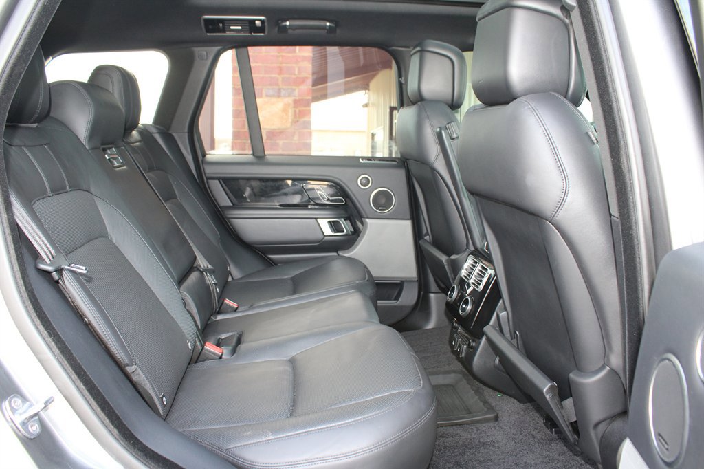 Used 2018 Land Rover Range Rover Supercharged image 14
