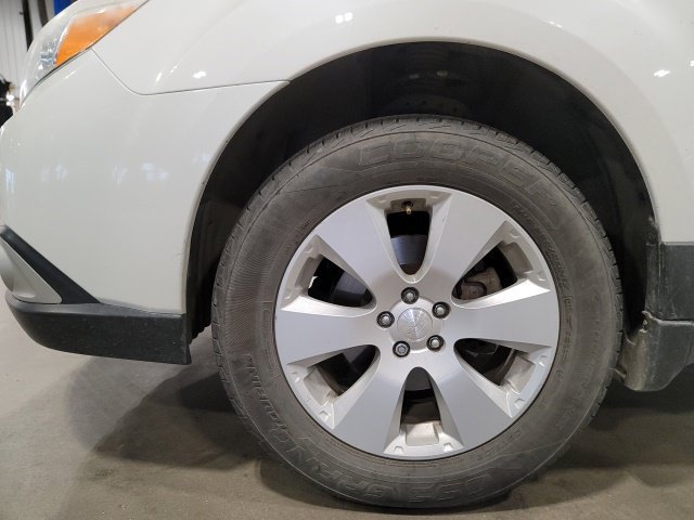 Used 2012 Subaru Outback 2.5i Premium w/ All-Weather Pkg AWD/4WD image 11