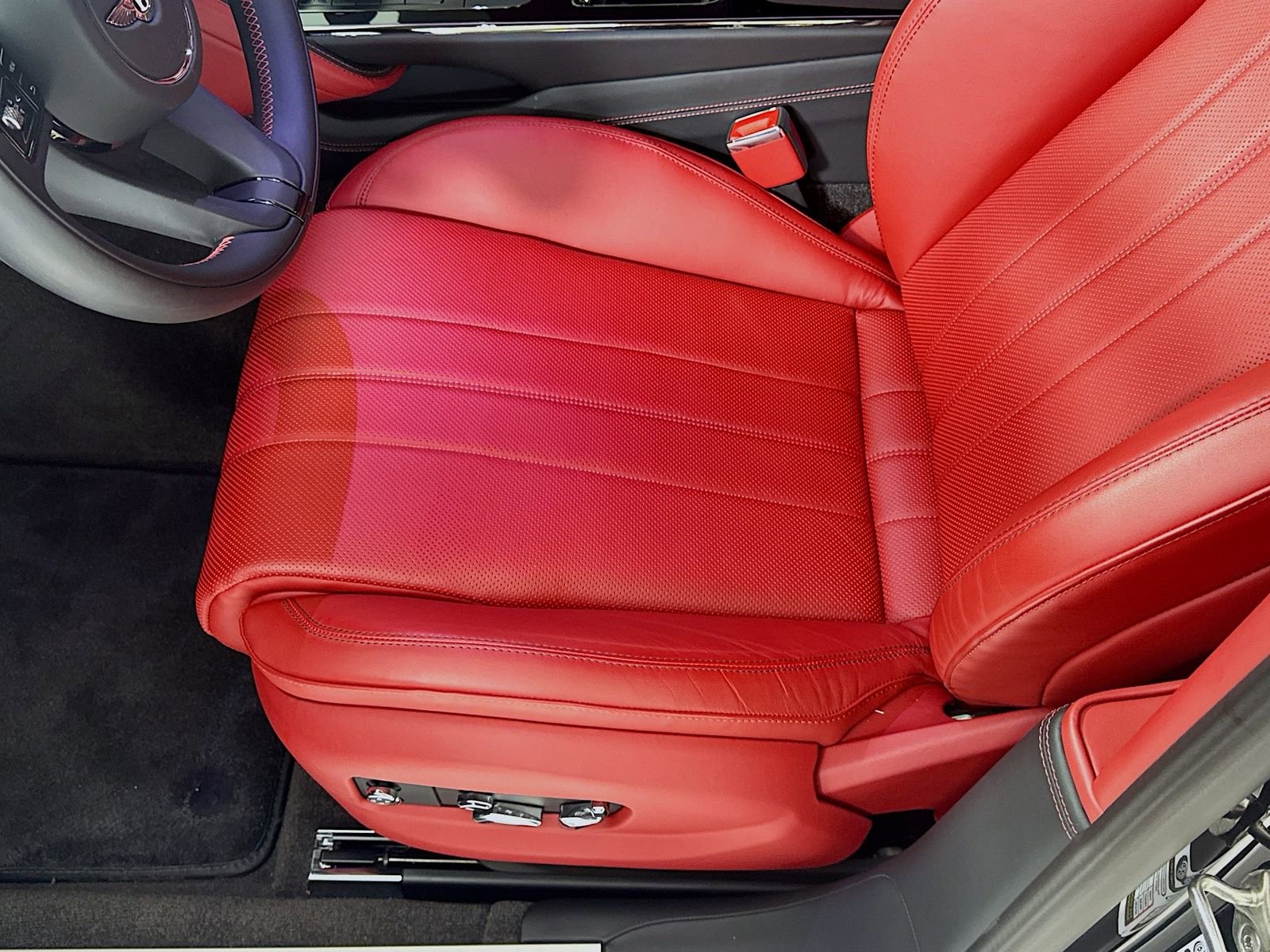 Certified 2025 Bentley Flying Spur Plug-In Hybrid image 18