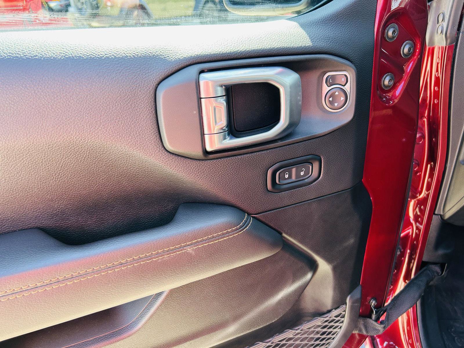 Used 2021 Jeep Gladiator Overland image 11