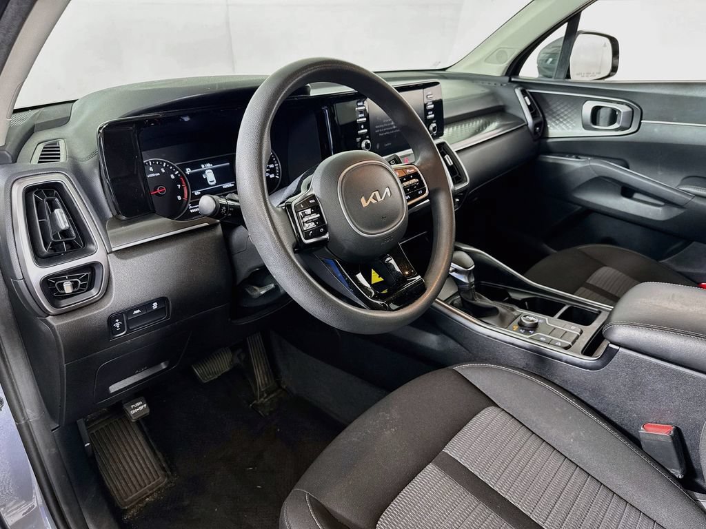 Used 2023 Kia Sorento LX AWD/4WD image 9