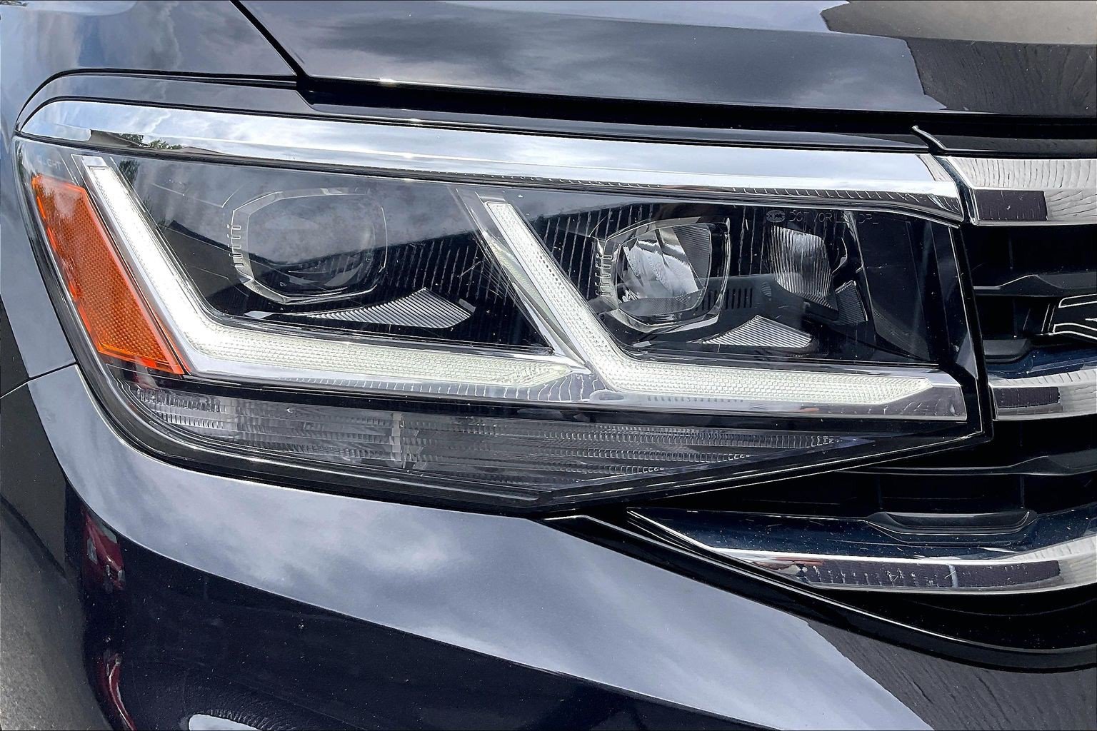 Certified 2022 Volkswagen Atlas Cross Sport SEL R-Line AWD/4WD image 27