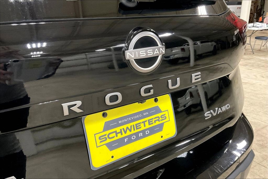 Used 2024 Nissan Rogue SV image 8