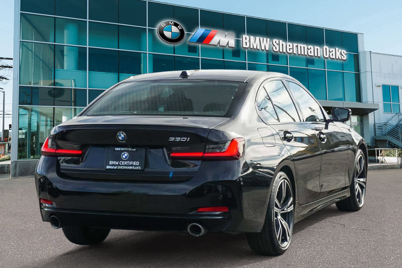 Certified 2023 BMW 330i Sedan w/ Driving Assistance Package image 4