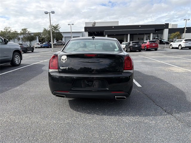 Used 2022 Chrysler 300 Touring w/ Sport Appearance Package image 4