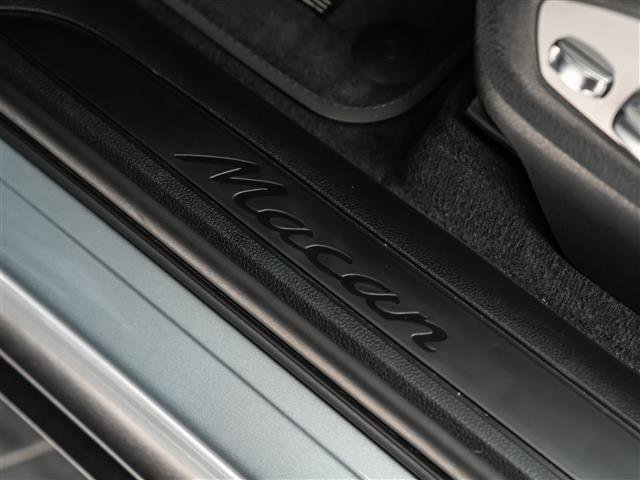 Certified 2025 Porsche Macan image 23