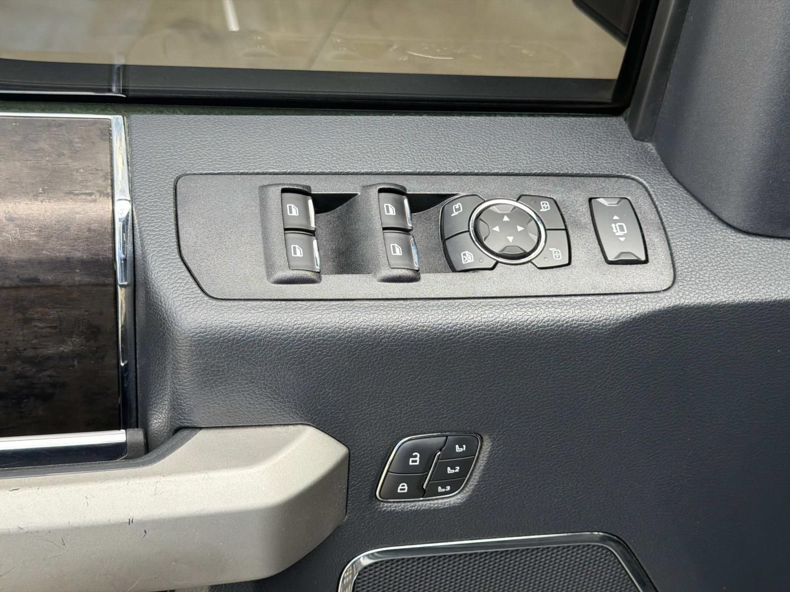 Used 2022 Ford F250 Lariat w/ Tremor Off-Road Package AWD/4WD image 19