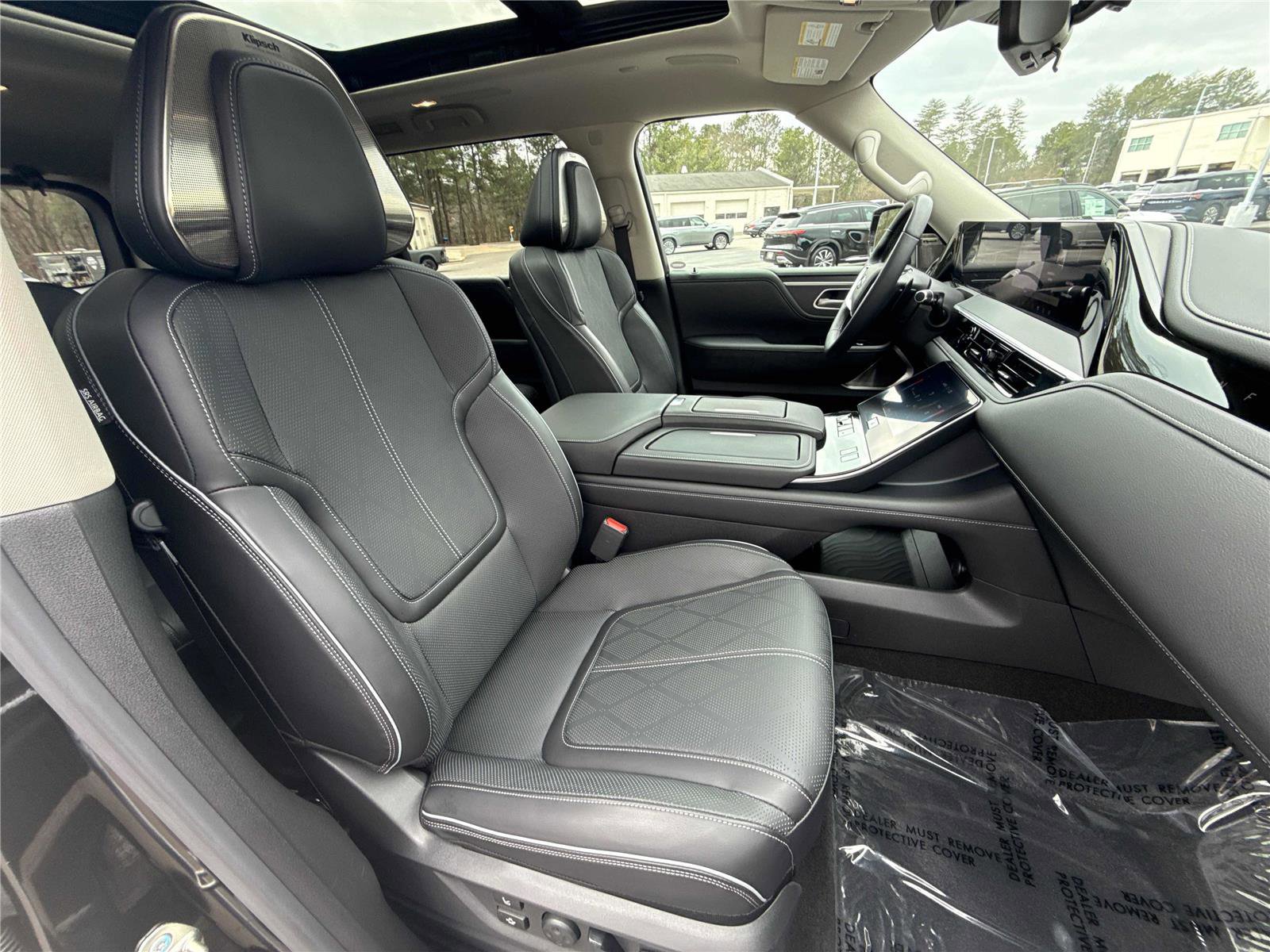 Certified 2025 INFINITI QX80 Sensory image 26