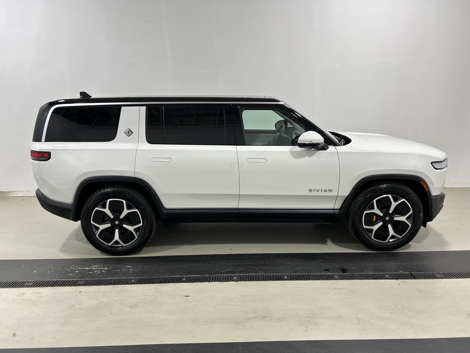 Used 2024 Rivian R1S Adventure AWD/4WD image 6