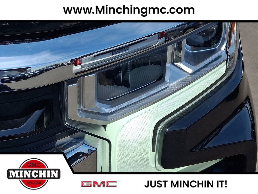 Used 2023 Chevrolet Suburban Premier AWD/4WD image 9