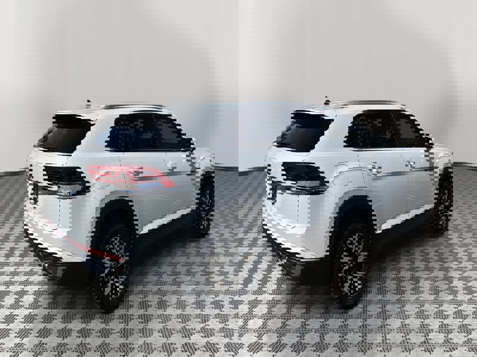 Used 2022 Volkswagen Atlas Cross Sport SE image 5