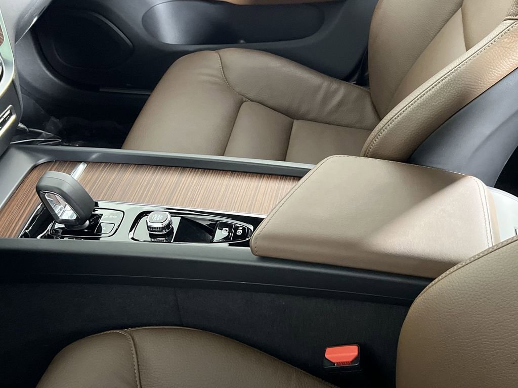 Certified 2025 Volvo V60 B5 Cross Country Plus image 22