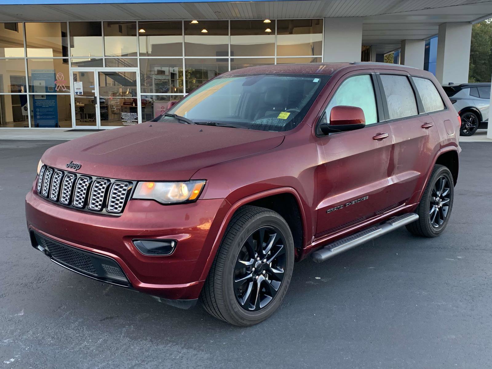 Used 2019 Jeep Grand Cherokee Altitude image 3