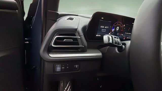 Used 2026 Chevrolet Traverse LT w/ Driver Confidence Package image 21