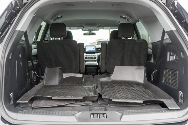 Used 2023 Ford Explorer XLT AWD/4WD image 10