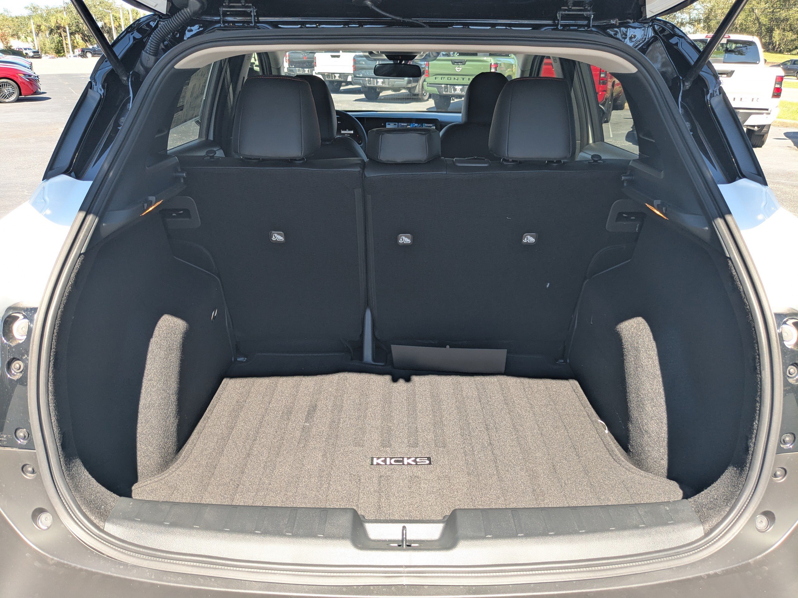 New 2027 Nissan Kicks SR FWD image 13