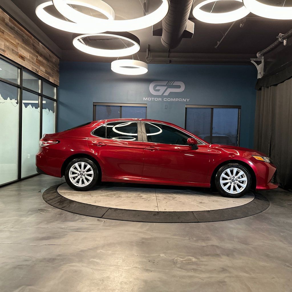 Used 2018 Toyota Camry LE FWD image 2