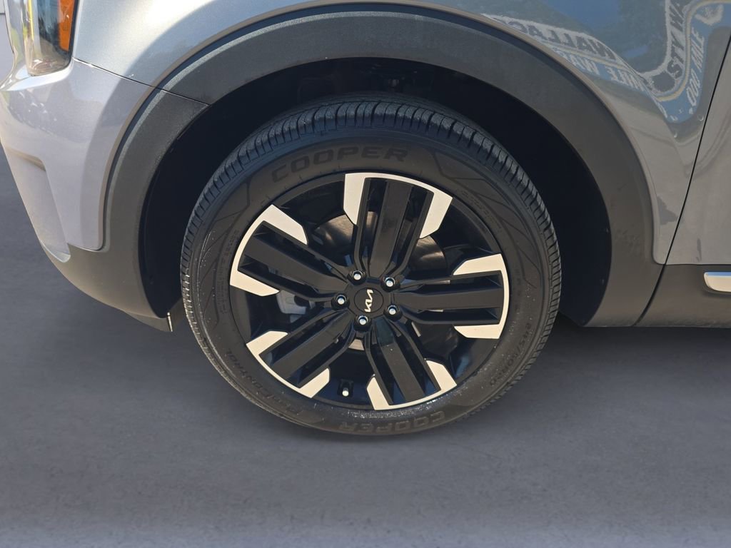 Used 2024 Kia Telluride SX w/ Towing Package FWD image 10