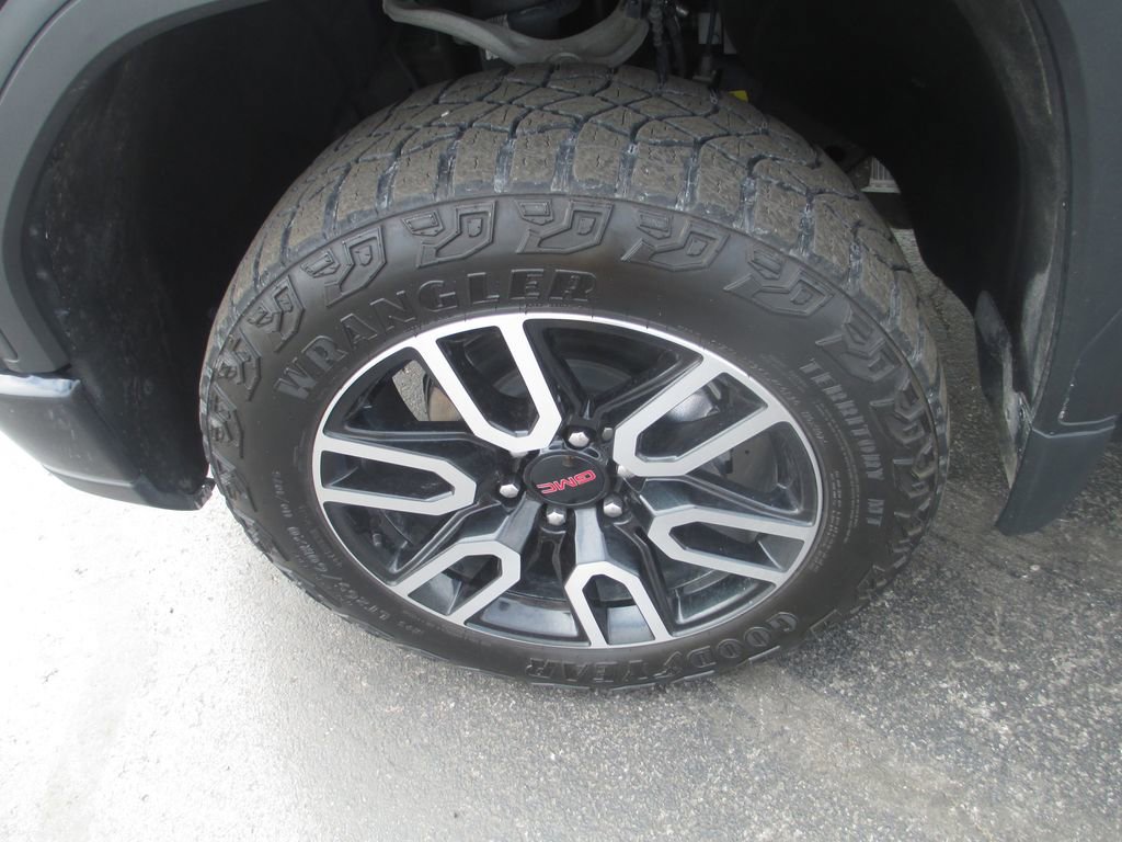 Used 2023 GMC Sierra 1500 AT4 w/ AT4 Premium Package AWD/4WD image 15