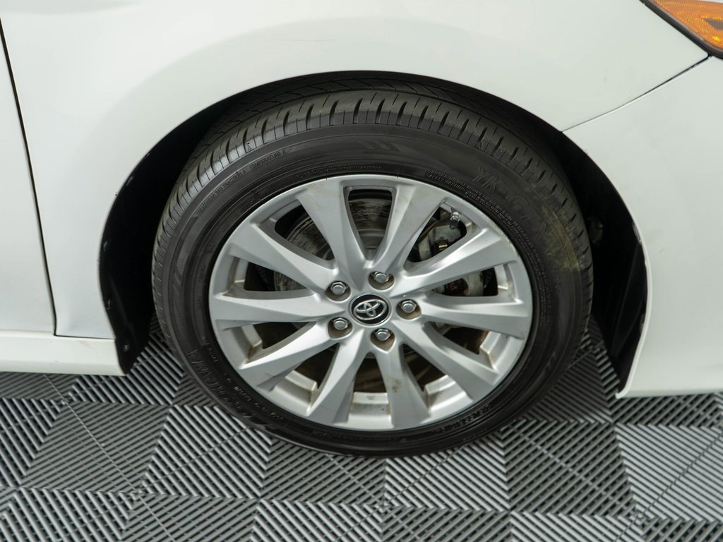 Used 2018 Toyota Camry LE w/ Moonroof Package image 31