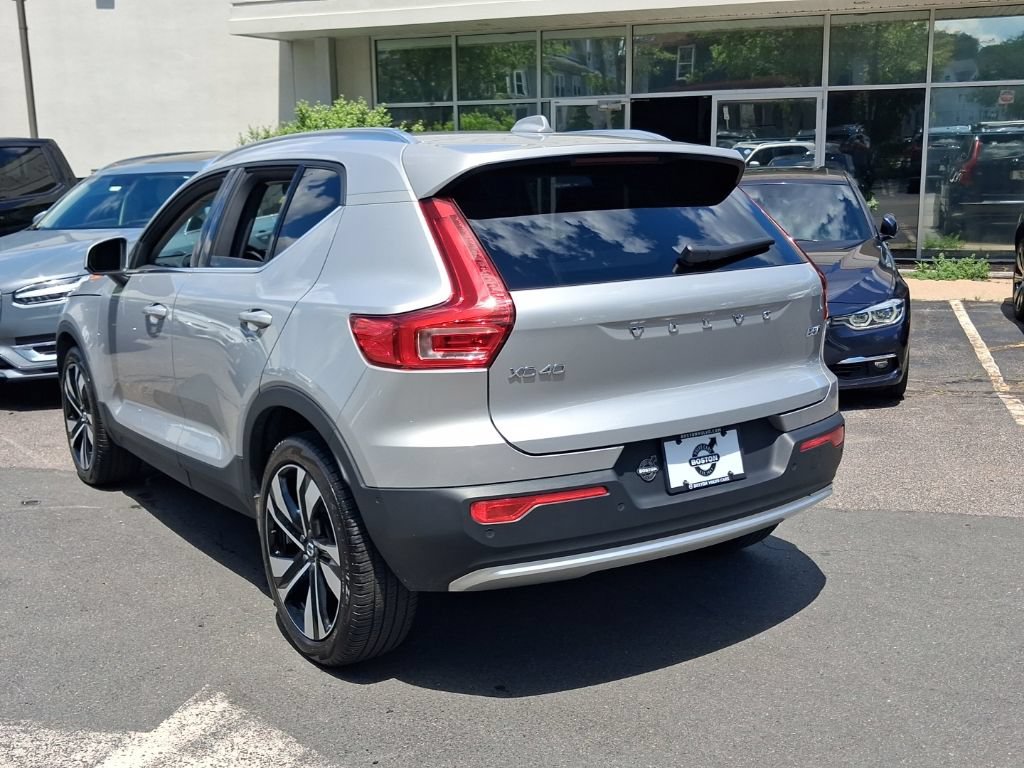 Certified 2024 Volvo XC40 B5 Plus AWD/4WD image 8