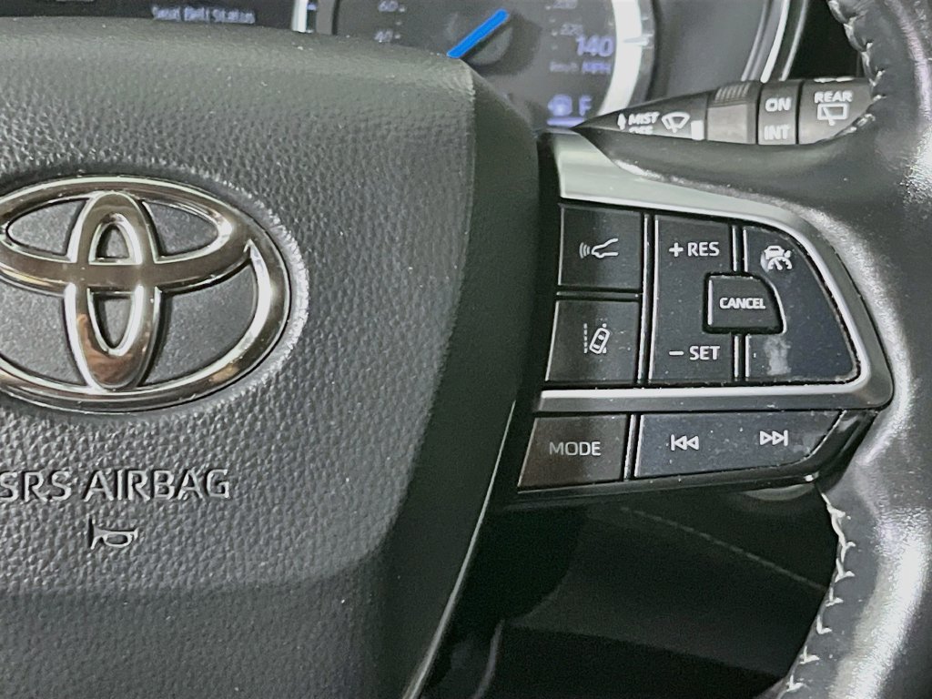 Used 2021 Toyota Highlander Limited FWD image 17