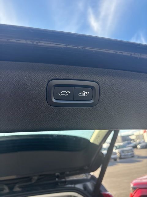 Used 2023 Volvo XC90 T8 Ultimate w/ Lounge Package image 27
