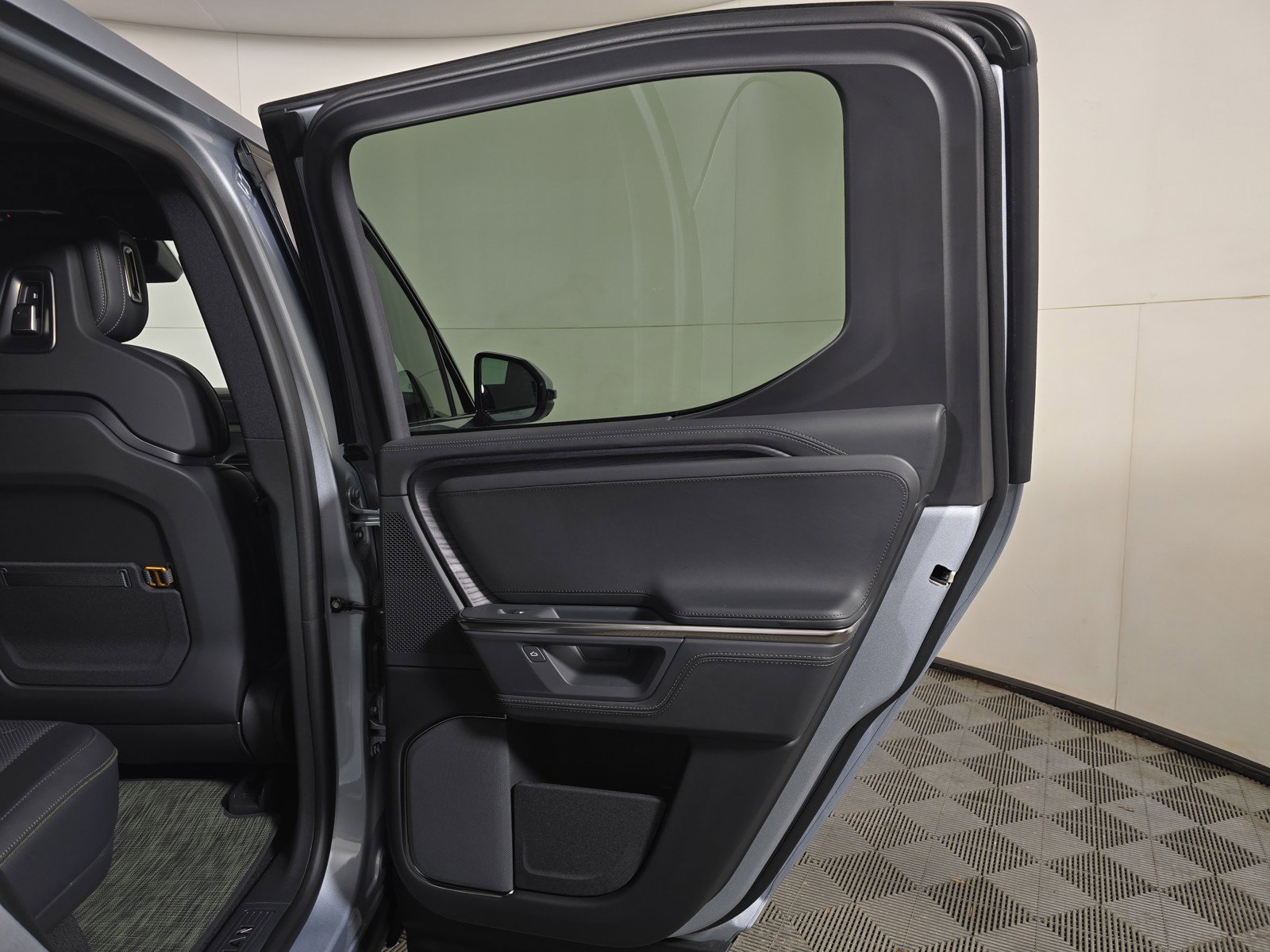 Used 2025 Rivian R1T Adventure AWD/4WD image 19