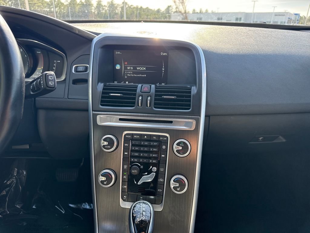 Used 2015 Volvo XC60 T5 Premier w/ Protection Package image 30