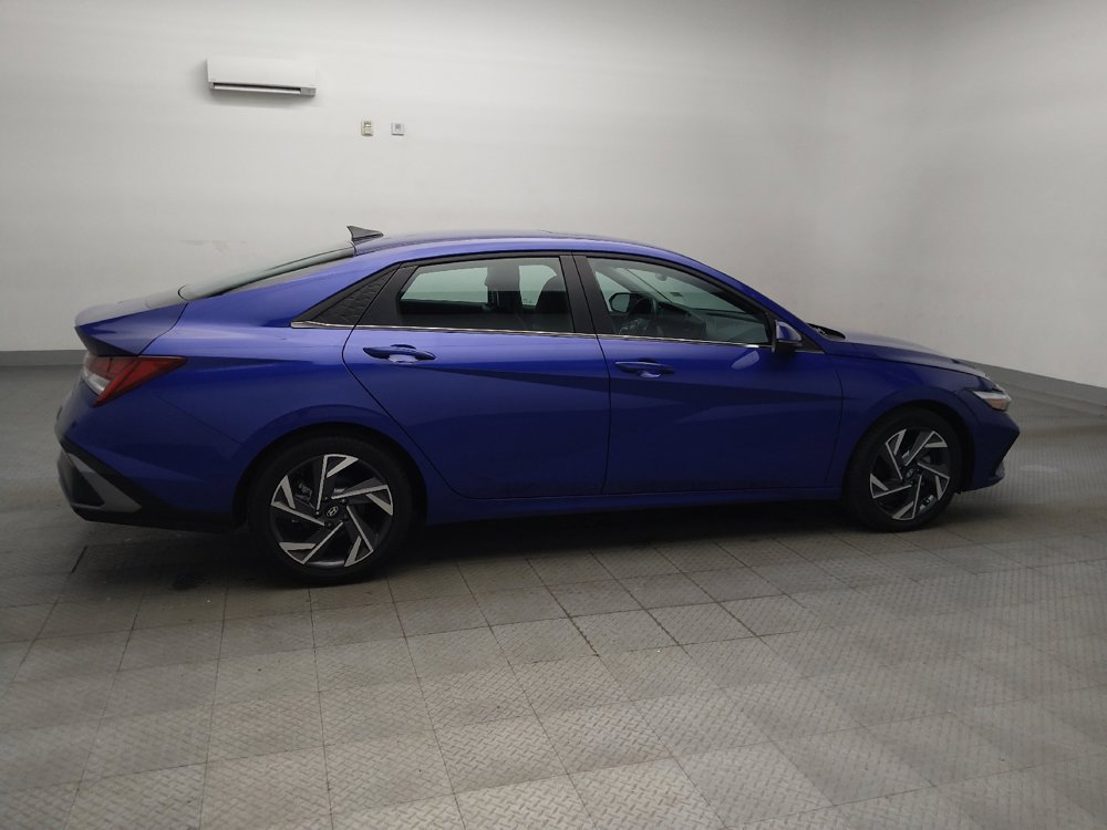 Used 2025 Hyundai Elantra Limited FWD image 10