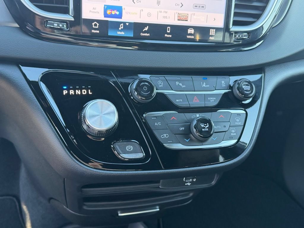 New 2026 Chrysler Voyager LX FWD image 25