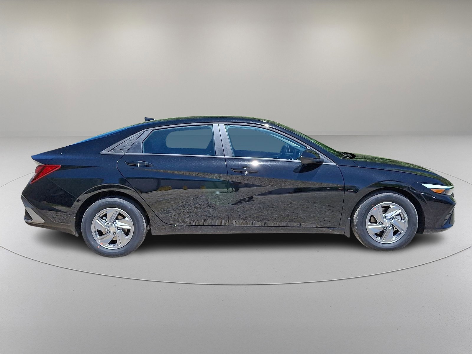 New 2025 Hyundai Elantra SE image 8